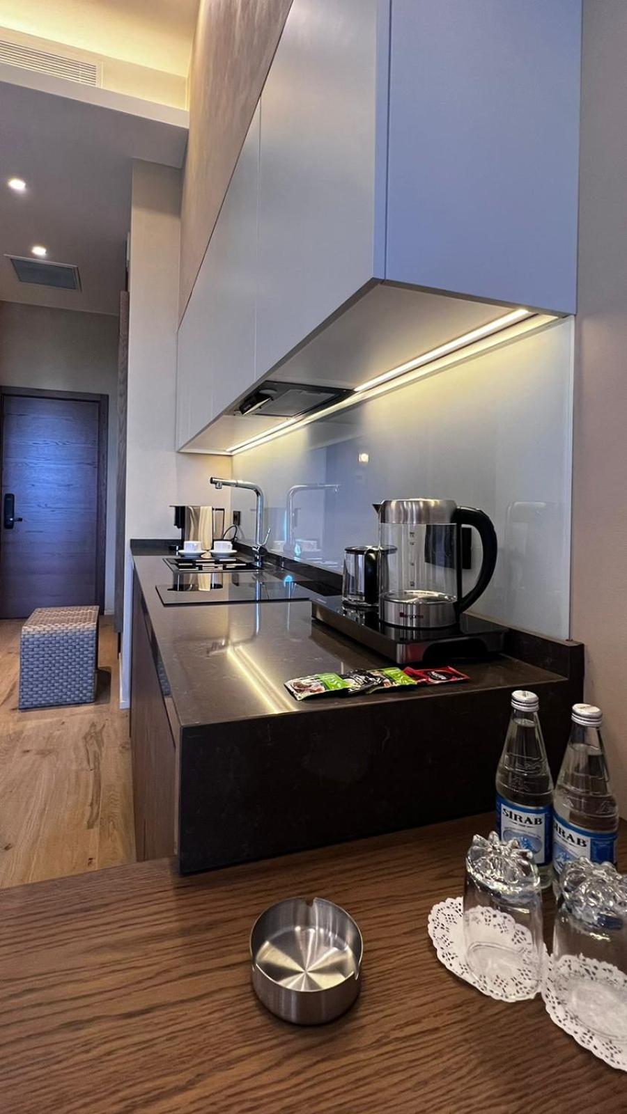 Sea Breeze White Apartment