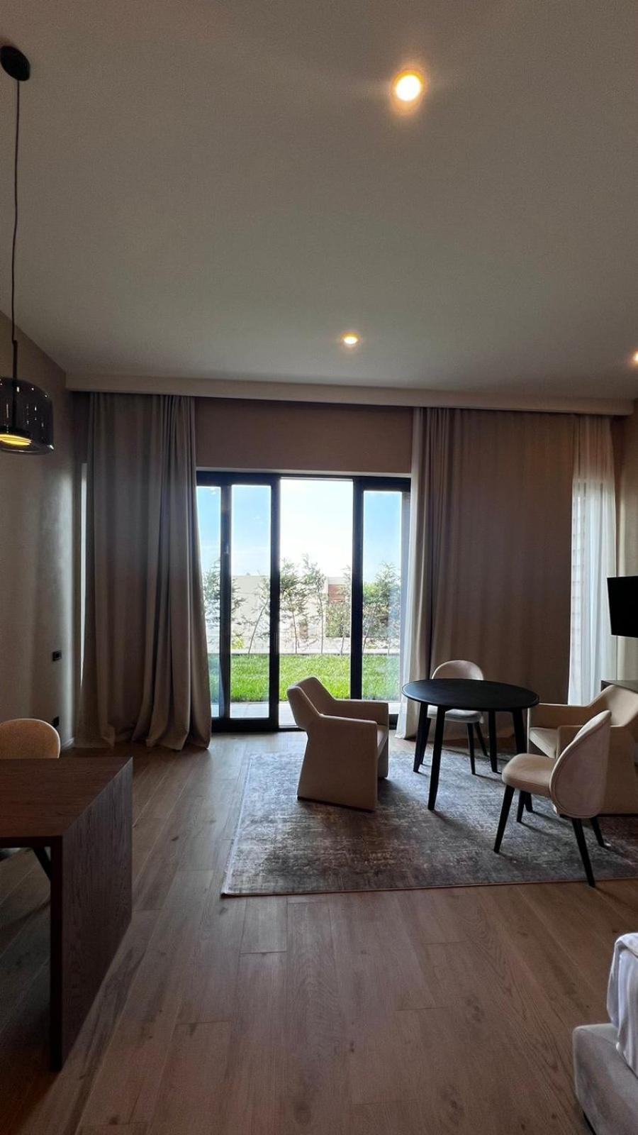 Apartment Sea Breeze White